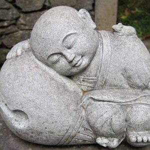 Kleiner, schlafender Buddah aus Stein
